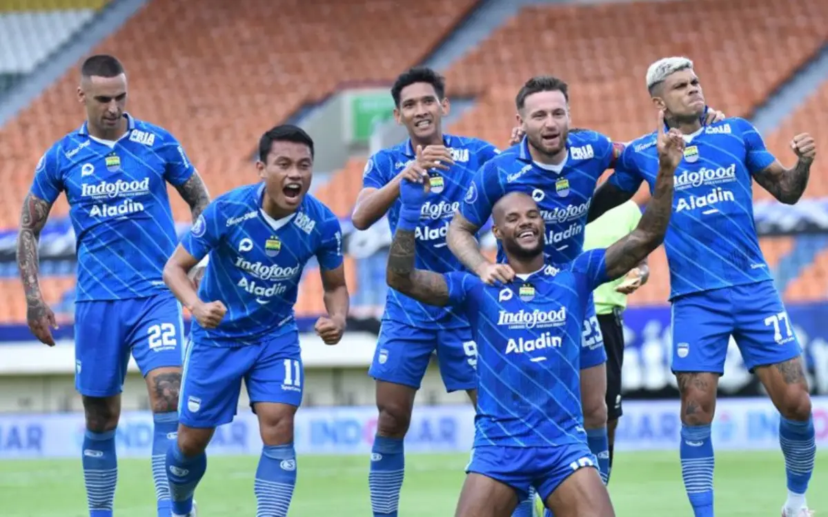 Persib Bandung Menutup Putaran Pertama Liga 1 2024/2025 Tanpa Kekalahan, Kukuh di Puncak Klasemen