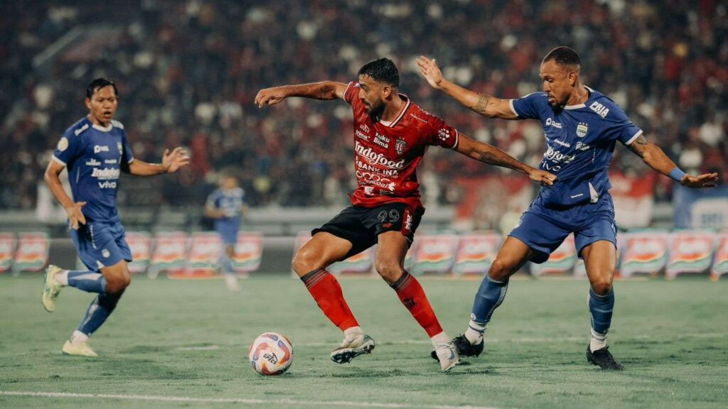 Persib Bandung Menutup Putaran Pertama Liga 1 2024/2025 Tanpa Kekalahan, Kukuh di Puncak Klasemen