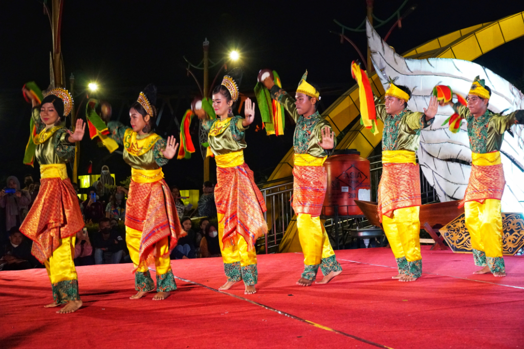 Melestarikan Tari Pesisir: Warisan Budaya Dayak Kalimantan Tengah yang Menggambarkan Kehidupan di Pesisir Sungai