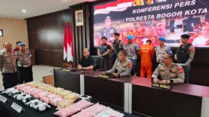 Penggerebekan Gudang Obat Terlarang di Bojongsoang, Dua Tersangka Ditangkap