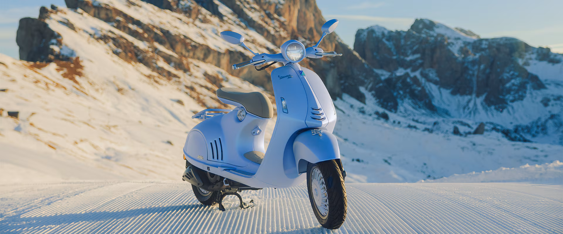 Vespa Luncurkan 946 Snake "Icy": Skuter Edisi Terbatas untuk Tahun Ular