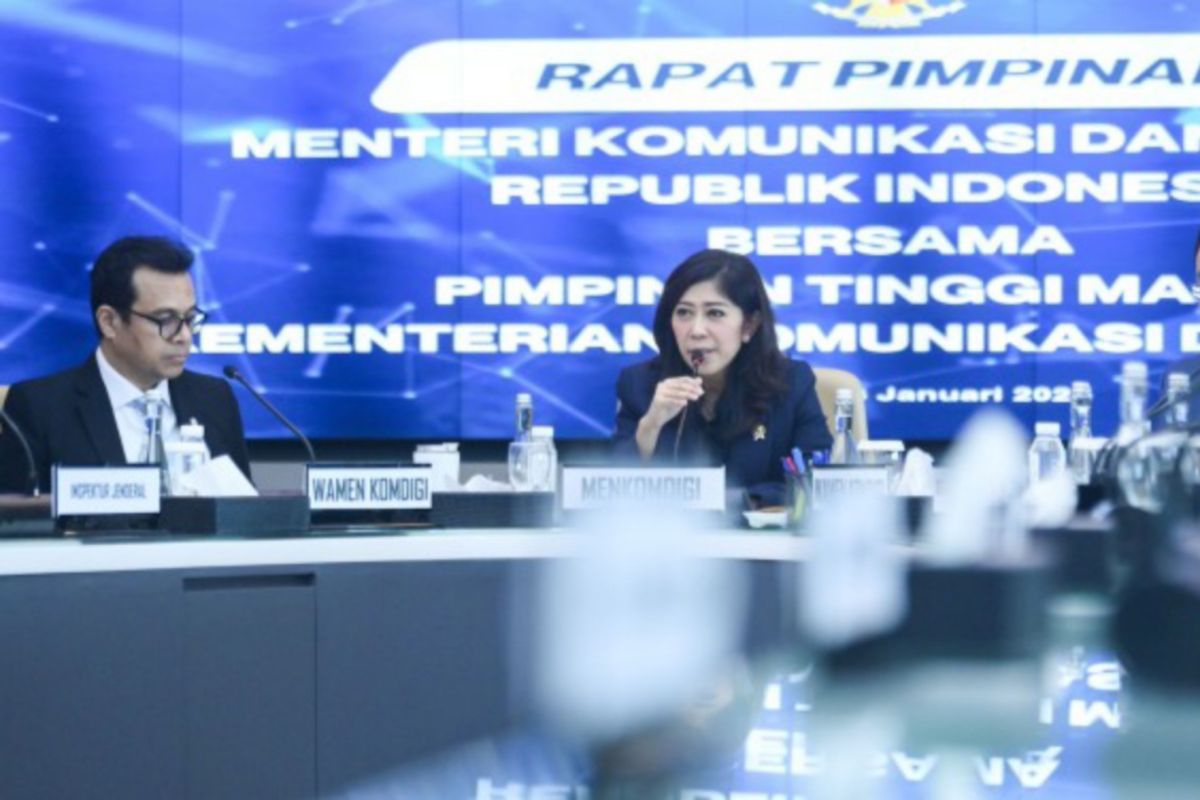 Menkomdigi Targetkan Aturan Penggunaan AI Selesai pada April 2025