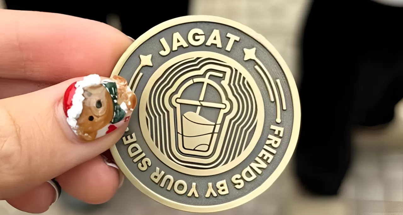 Tren Baru di Bali: Remaja Berburu Hadiah Uang dengan Aplikasi Koin Jagat