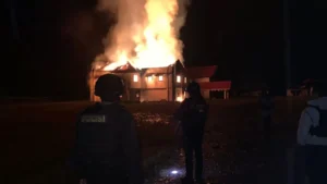 Kantor DPRD hingga Kemenag di Puncak Jaya Papua Dibakar OTK