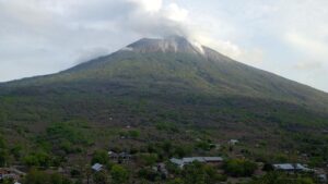 Gunung Ili Lewotolok NTT Erupsi Disertai Lontaran Lava Pijar!
