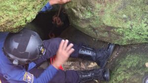 Warga Karawang Terjebak 7 Jam Dalam Gua Naga Mas di Kuningan Jabar