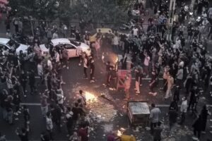 Protes Meluas di Iran: Rakyat Menjerit, Listrik dan Air Menghilang
