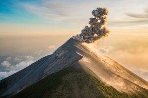 Gunung Klyuchevskoy Meletus Usai Gempa Dahsyat Guncang Kamchatka Rusia