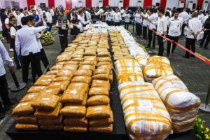 Indonesia tangkap 285 orang dalam operasi antinarkoba dan sita lebih dari setengah ton narkotika