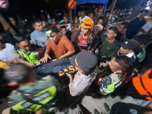 Rekreasi 12 Remaja Berubah Duka | 6 Korban Tewas di Sungai Mane