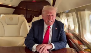 Detik-detik Trump Berangkat ke Alaska untuk Bertemu Putin
