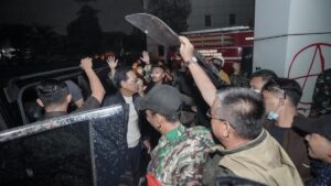 Sultan HB X temui pendemo, ajak berdemokrasi tanpa kekerasan