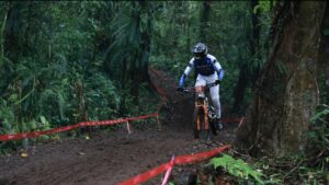 Ratusan Pembalap Dunia Adu Cepat di Kejuaraan Downhill Banyuwangi