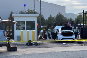 Markas FBI Diteror! Mobil Tiba-tiba Menabrak Gerbang Kantor FBI Pittsburgh