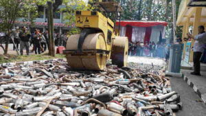 Gencarkan Razia, Polres Cianjur Sita Ratusan Knalpot Bising dan Botol Miras