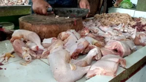 Harga Daging Ayam Mahal, Warga Cilacap Pilih Beli Kepala dan Ceker