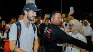 Pecco Bagnaia ‘Pimpin’ Rombongan, Pembalap MotoGP Tiba di Lombok