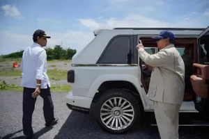 Prabowo dan Sri Sultan Tunjukkan Keakraban Saat Perjalanan Menuju Peresmian Jembatan Banaran