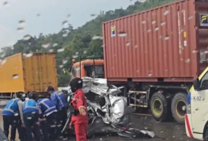 Kecelakaan Beruntun 9 Mobil di Tol Cipularang: 1 Tewas, 5 Luka-luka