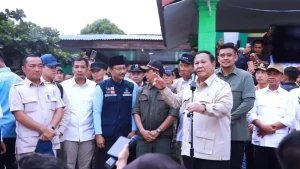 Prabowo Tinjau Langsung Pengungsian Banjir Langkat, Pastikan Negara Hadir