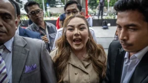Lisa Mariana Dijemput Paksa Polisi untuk Diperiksa Kasus Video Porno