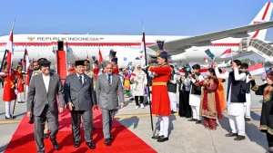 Disambut Jet Tempur! Presiden Prabowo Tiba di Pakistan untuk Kunjungan Kenegaraan