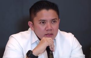 Seskab Teddy Jawab Pihak-Pihak yang Bandingkan Penanganan Bencana 