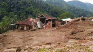 Longsor di Cisarua Bandung Barat, 30 Rumah Tertimbun, 3 Warga Meninggal Dunia