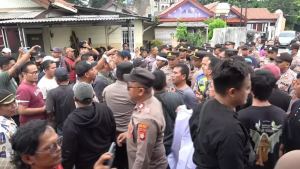 Eksekusi Perumahan di Kota Bekasi Ricuh, Warga Tolak Angkat Kaki