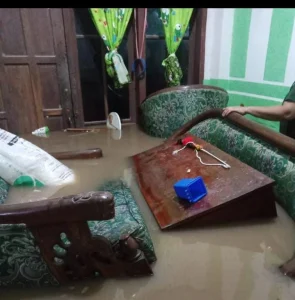 Tragedi Pasca Banjir Jember: Niat Bersihkan Rumah, Seorang Warga Rambipuji Tewas Tersengat Listrik