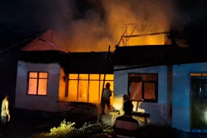 GARA-GARA LILIN! Rumah Warga di Kediri Hangus Terbakar Saat Mati Lampu