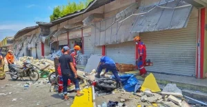 Tragedi di Pasar Sehat Soreang: Plafon Beton Ambruk, Satu Pengunjung Tewas