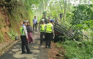 Tragedi di Sempor: Pikap Rombongan Penjenguk Terguling di Tanjakan, 3 Warga Binangun Tewas