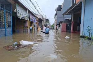 Laporan Terkini Banjir Jakarta: 16 RT di Jakarta Barat Masih Tergenang hingga Senin Pagi