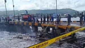 MUATAN 3.000 TABUNG GAS MELEDAK! Kapal di Selayar Terbakar Hebat, Kapten Tewas