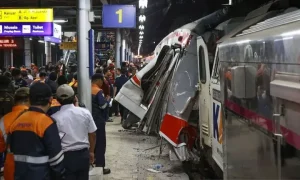 Tragedi Stasiun Bekasi Timur: KA Argo Bromo Tabrak KRL, 5 Orang Tewas dan 79 Luka-luka