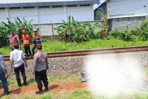 Nekat Terobos Palang Pintu, Pengendara Motor Asal Pekalongan Tewas Tertabrak KA Sembrani di Batang
