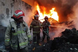 Gudang Barang Rongsokan di Margaasih Bandung Hangus Terbakar, Enam Unit Damkar Dikerahkan