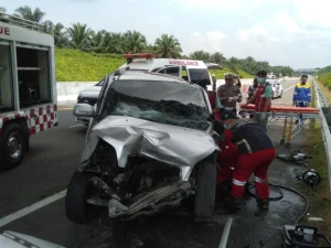 Diduga Mengantuk, Terios Hantam Truk Mogok di Tol Pekanbaru–Dumai, Satu Tewas