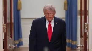 Ketegangan Memuncak: Trump Ancam Hancurkan Infrastruktur Sipil Iran Besok Jika Selat Hormuz Tetap Diblokade