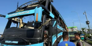 Bus Rombongan Bonek Meledak di Tol Tegal, Empat Orang Luka-luka Akibat Ledakan