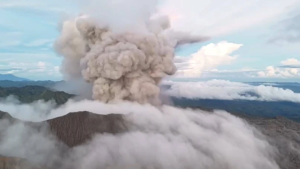 Gunung Dukono di Maluku Utara Masih Semburkan Abu Vulkanik