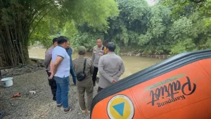 Bocah 6 Tahun Hilang Terseret Arus Sungai Ciliwung di Sukaraja Bogor