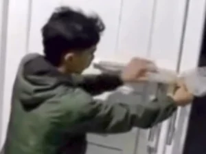 Gagal Beraksi, Komplotan Pencuri di Ciomas Bogor Ganjal Pintu Korban Pakai Payung
