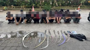 Cegah Tawuran di Depok, Polisi Amankan 20 Remaja dan Belasan Senjata Tajam