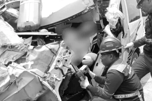 Ambulans Pembawa Jenazah Tabrak Belakang Truk di Tol Indrapura, Dua Orang Tewas