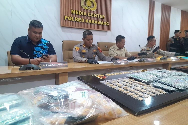 Polres Karawang Sita 1,4 Kg Sabu Jaringan Godek, Kurir Tergiur Upah Rp10 Juta per 100 Gram