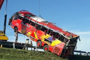 Tragedi di Tol Sergai: Bus Halmahera Hantam Pikap Terguling, 4 Nyawa Melayang
