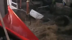Hujan Deras di Bogor: Tebing 6 Meter Longsor, Masjid Nurul Hikmah Ambruk Tergerus Kali Cikaret