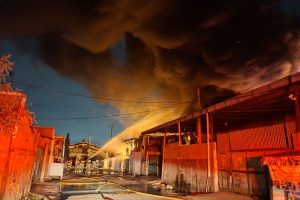 Kebakaran Hebat di Pergudangan Miami Jakarta Barat: 21 Jam Perjuangan Melawan Asap Beracun dan Ledakan